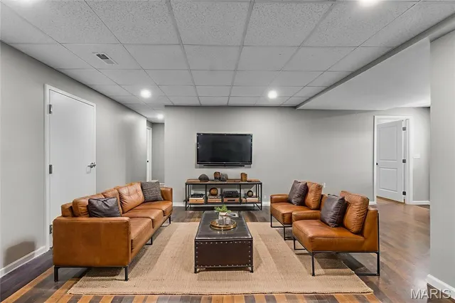 $570,000 | 10353 New Diggins Road, Mineral Point, MO 63660