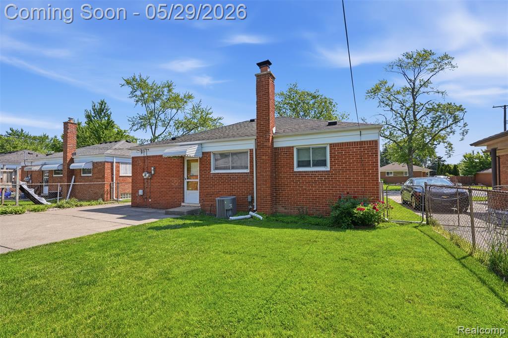 24237 Roxana Avenue Eastpointe, MI 48021 - Photo 26 of 31