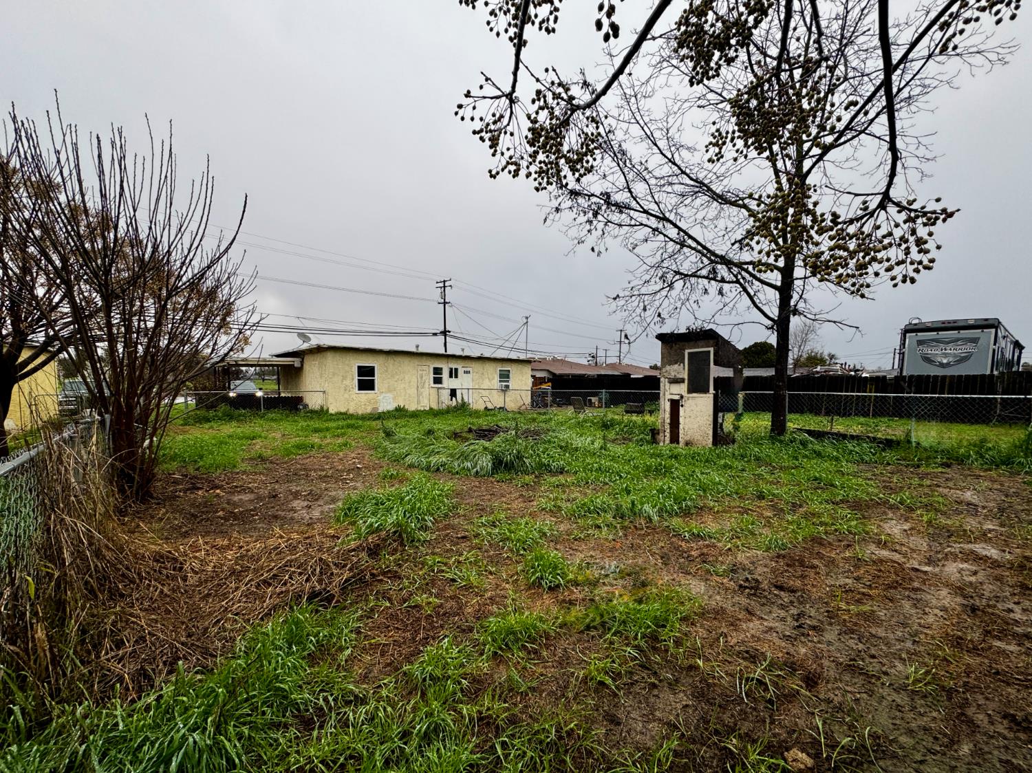 1630 Paradise Road Modesto, CA 95358 - Photo 20 of 42 view of huge fenced yard