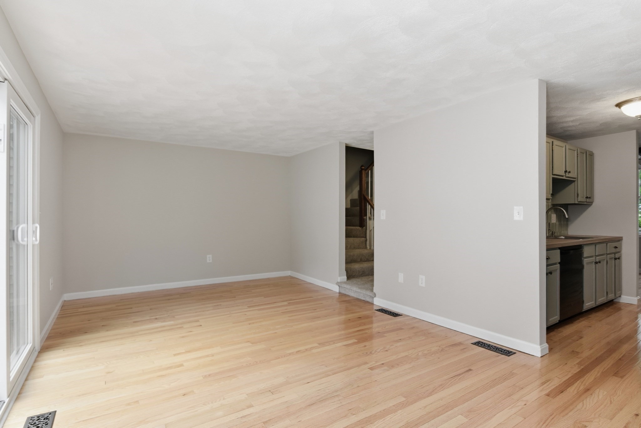 126 Patrick Road, Unit 126 Tewksbury, MA 01876 - Photo 18 of 40 Gallery Image 18