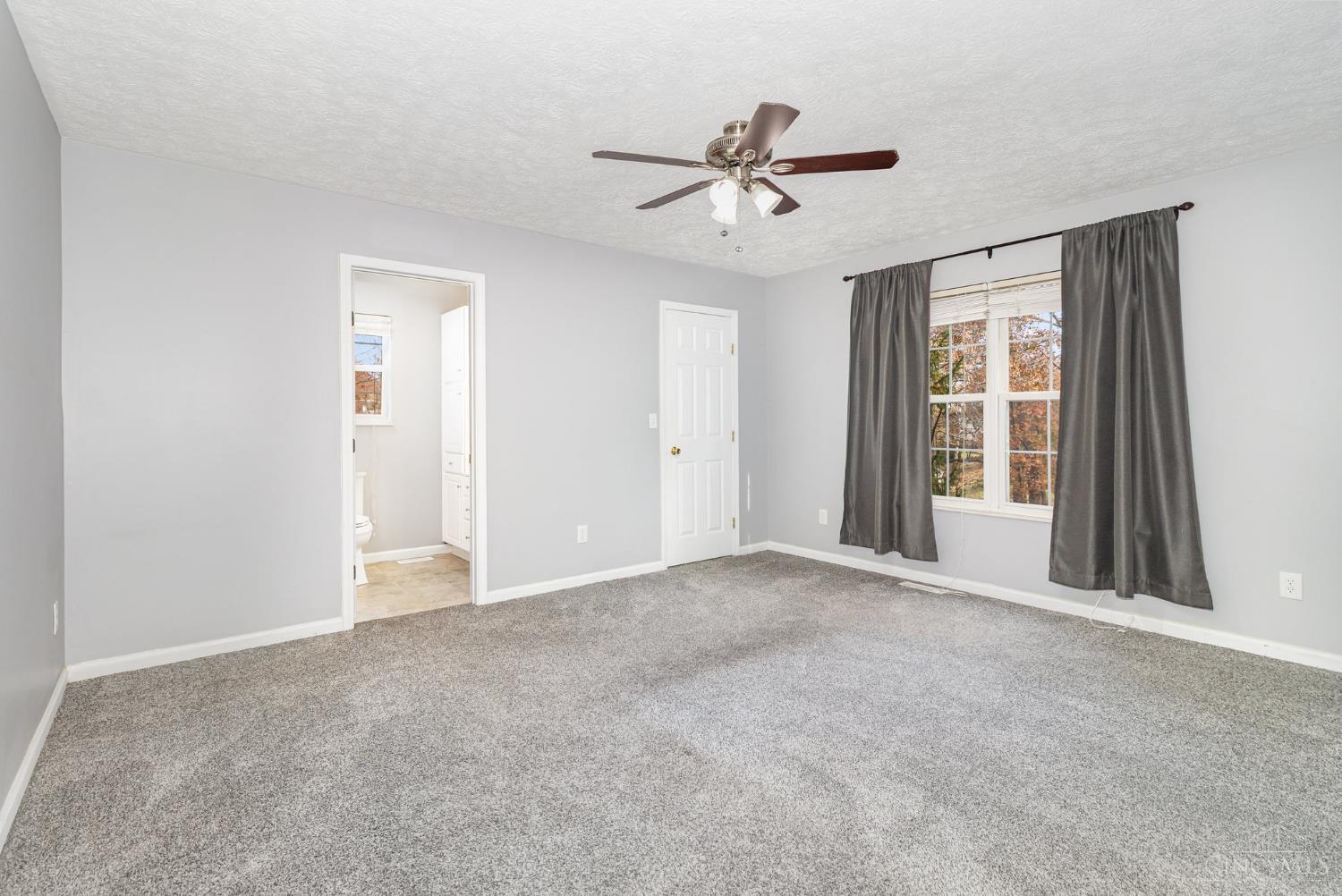 2354 Neeb Road Cincinnati, OH 45238 - Photo 13 of 33