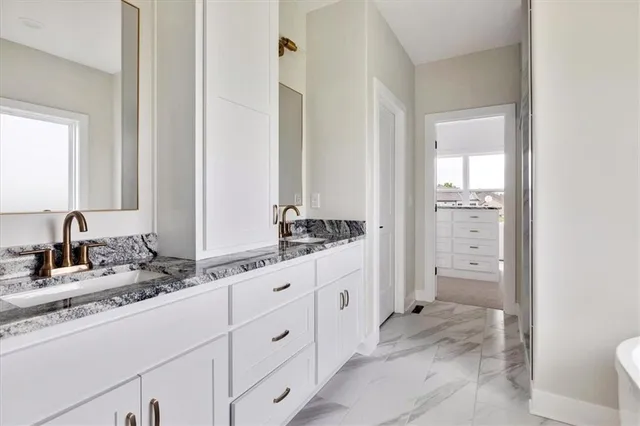 $805,320 | 502 Blackhawke Drive, Smithville, MO 64089