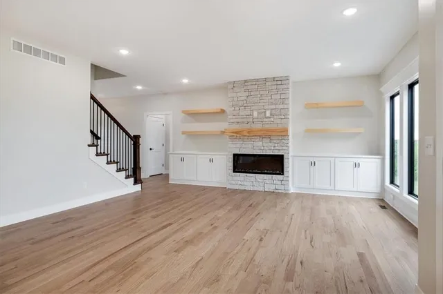 $805,320 | 502 Blackhawke Drive, Smithville, MO 64089