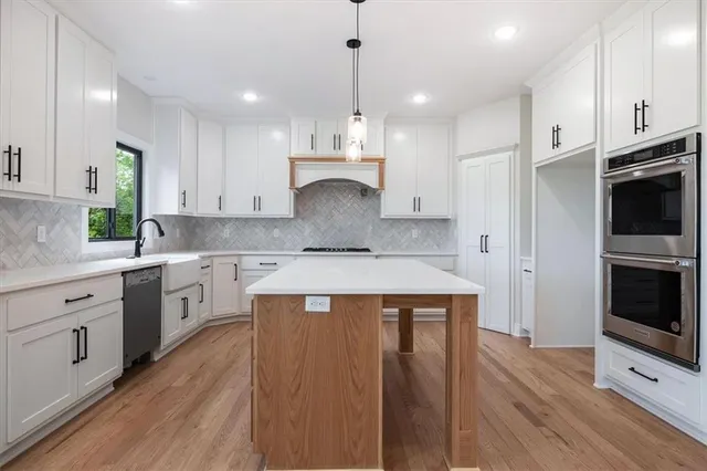 $805,320 | 502 Blackhawke Drive, Smithville, MO 64089