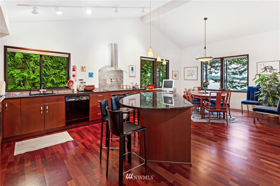 184 Armadale Road, Unit 5 Friday Harbor, WA 98250 - Photo 5 of 23 a living room with furniture and a wooden floor