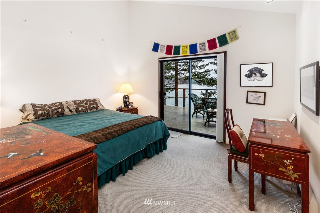 184 Armadale Road, Unit 5 Friday Harbor, WA 98250 - Photo 10 of 23 a bedroom with a bed and a desk