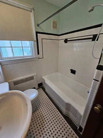 $1,450 | 626 South Main Street, Unit 3 SOUTH, Fall River, MA 02721