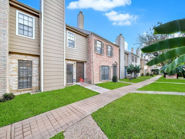 $1,325 | 9901 Sharpcrest Street, Unit H4, Houston, TX 77036