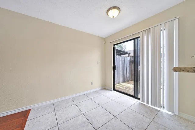 $1,325 | 9901 Sharpcrest Street, Unit H4, Houston, TX 77036