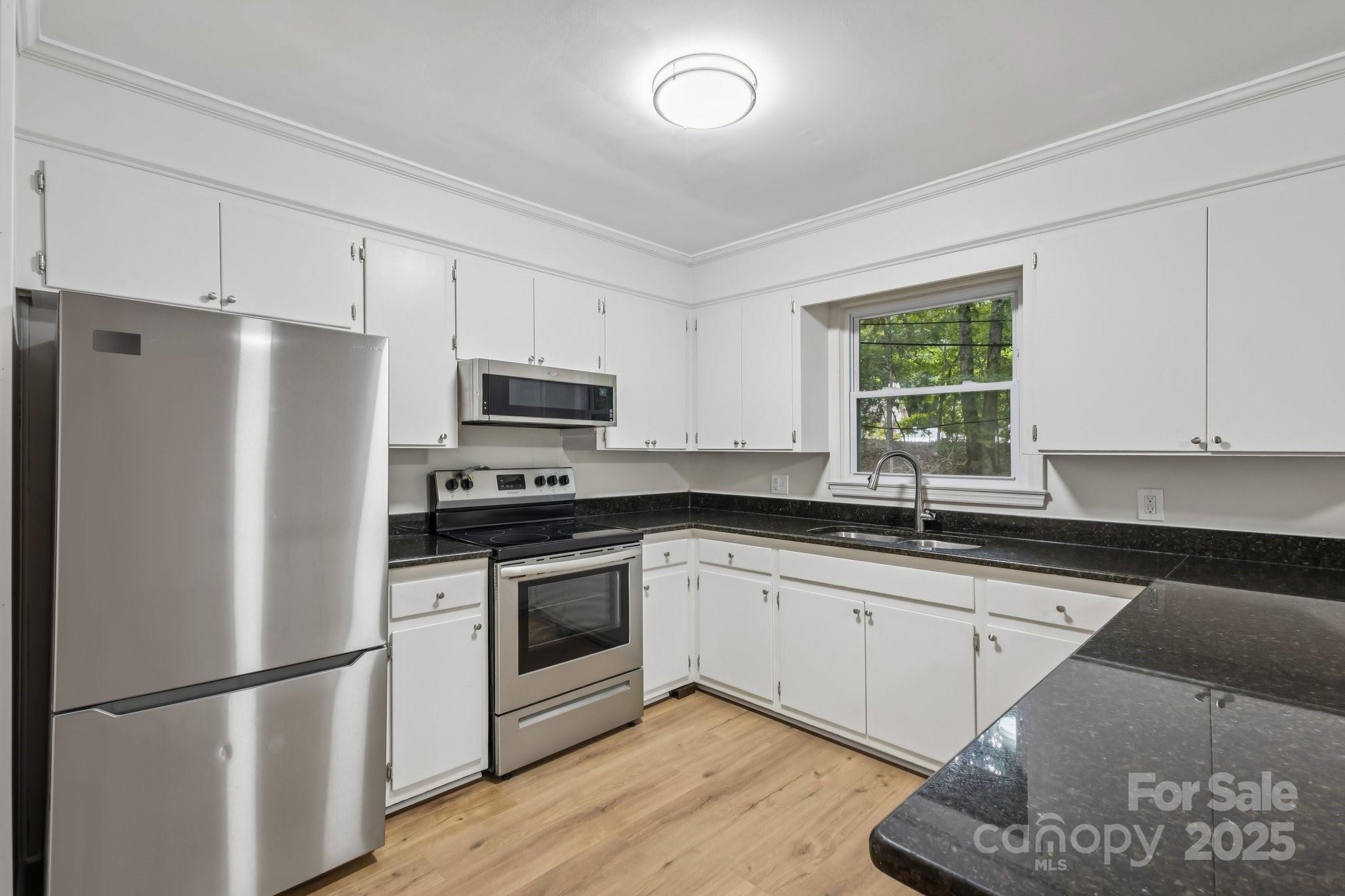 613 Davis Street Lancaster, SC 29720 - Photo 11 of 37