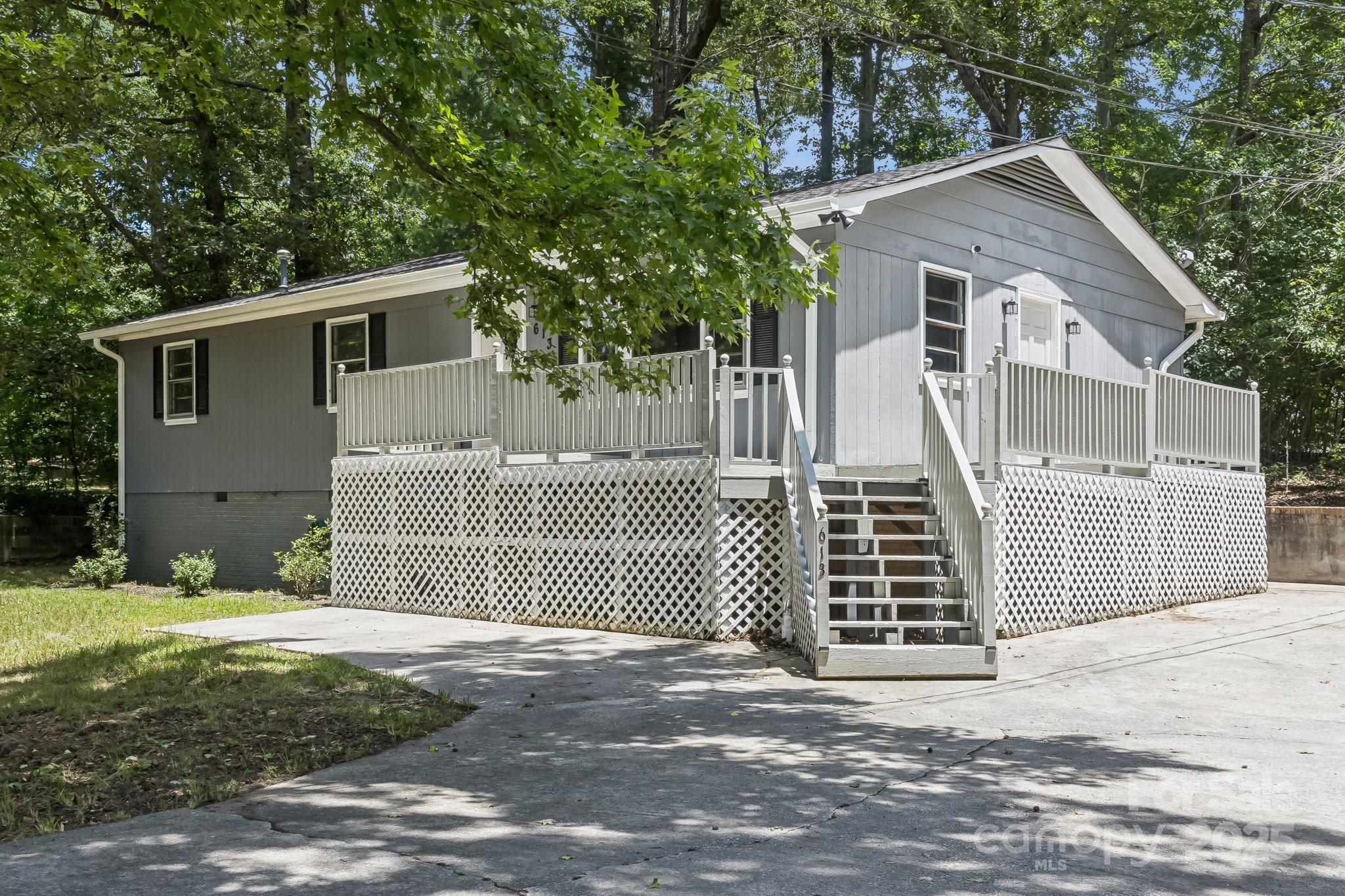 613 Davis Street Lancaster, SC 29720 - Photo 3 of 37
