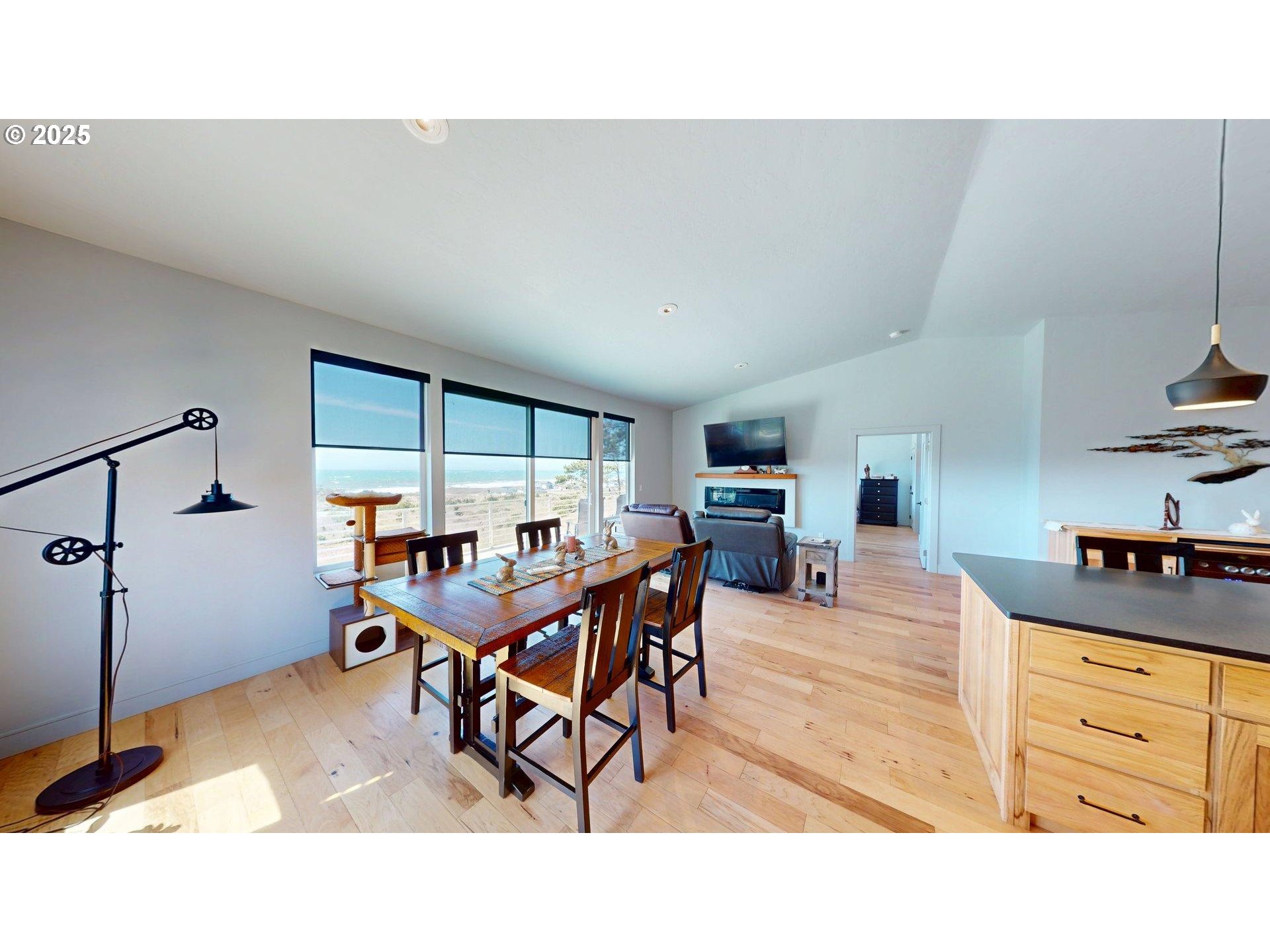 30420 Sawyer Way Gold Beach, OR 97444 - Photo 17 of 47