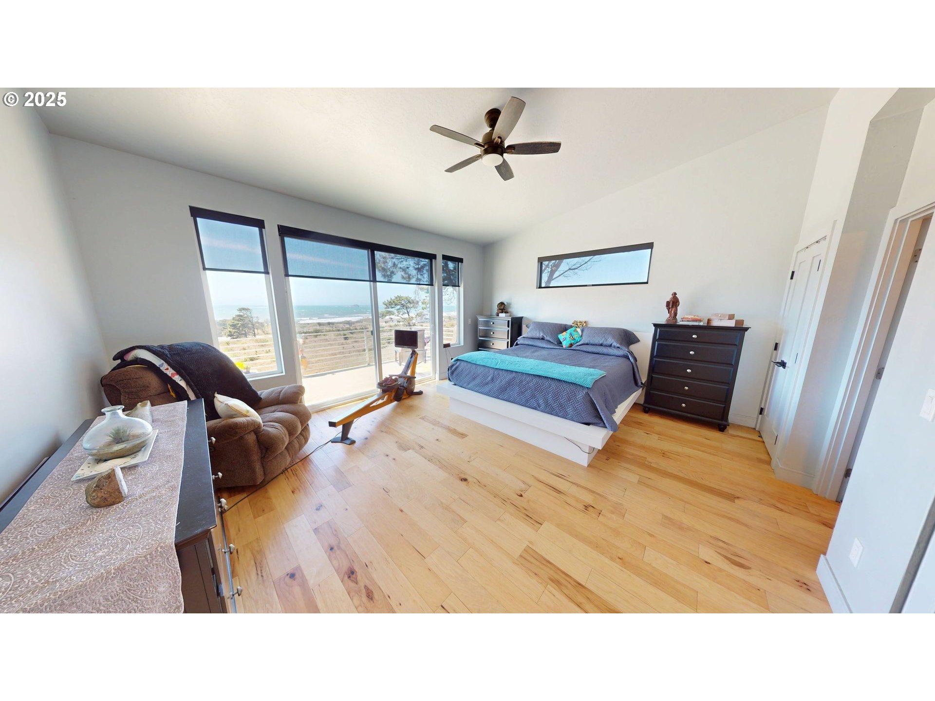 30420 Sawyer Way Gold Beach, OR 97444 - Photo 19 of 47 a living room with a bed and furniture
