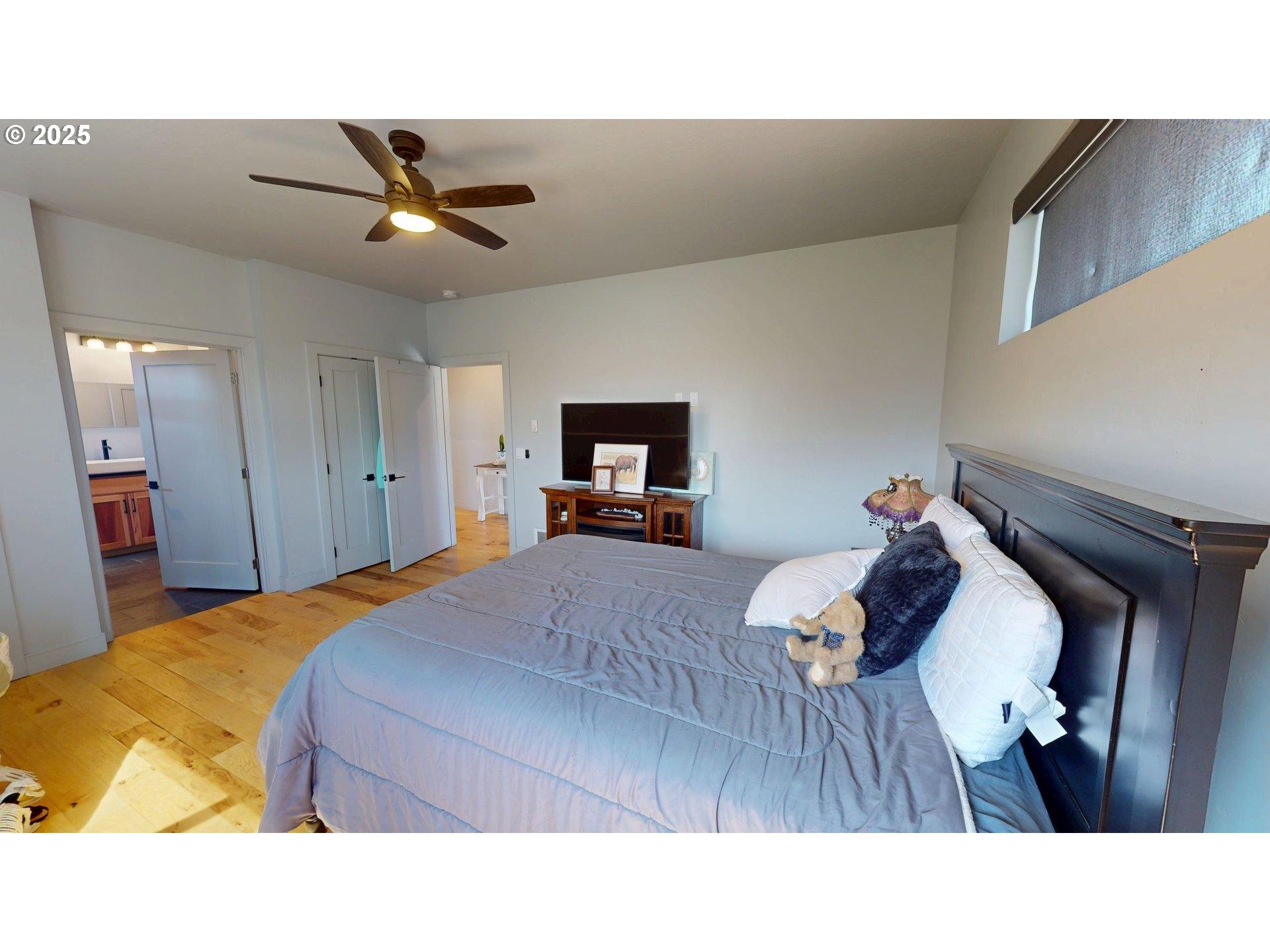30420 Sawyer Way Gold Beach, OR 97444 - Photo 27 of 47 a living room with a bed and furniture