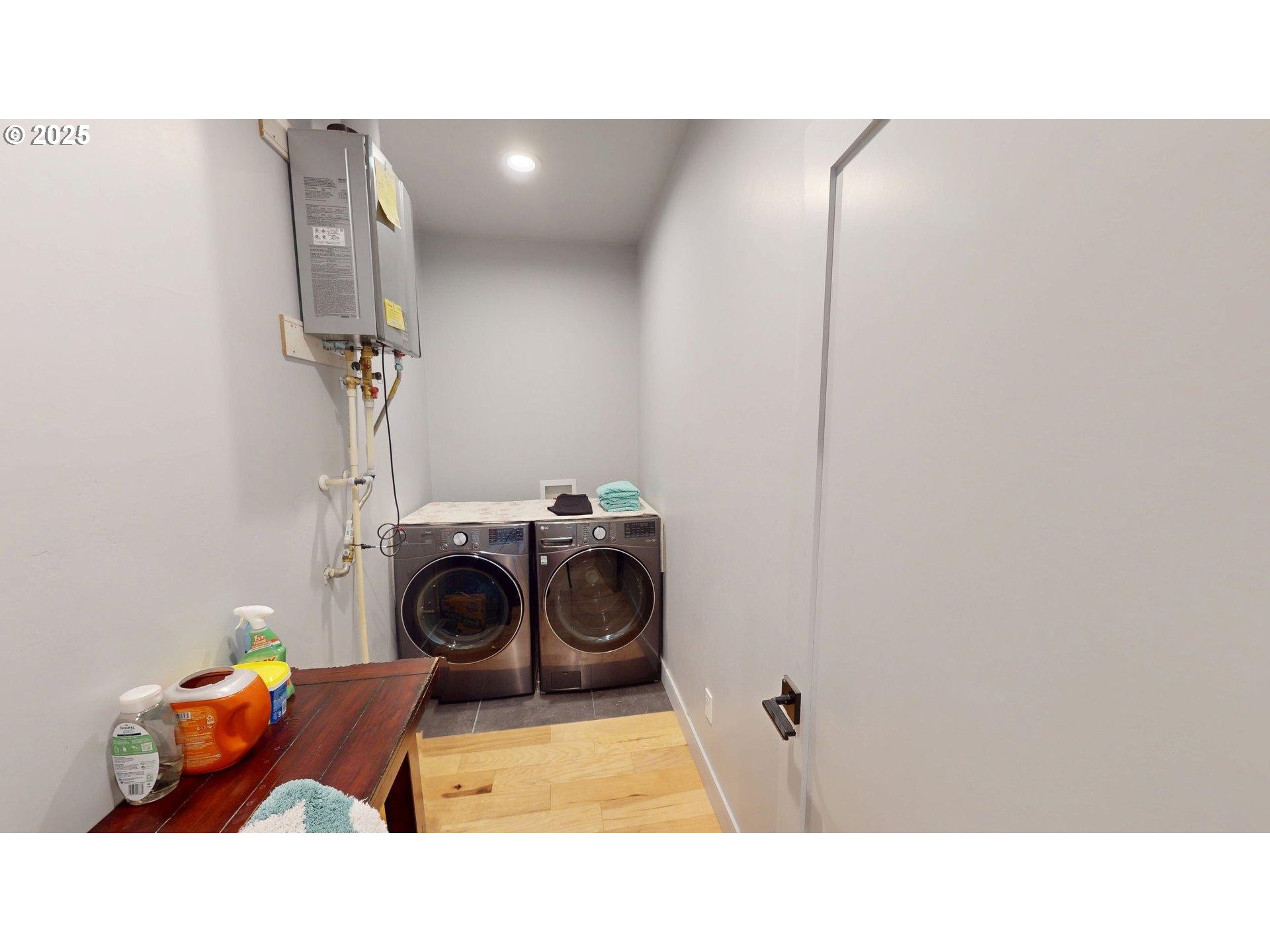 30420 Sawyer Way Gold Beach, OR 97444 - Photo 41 of 47 a bathroom with a toilet and shower