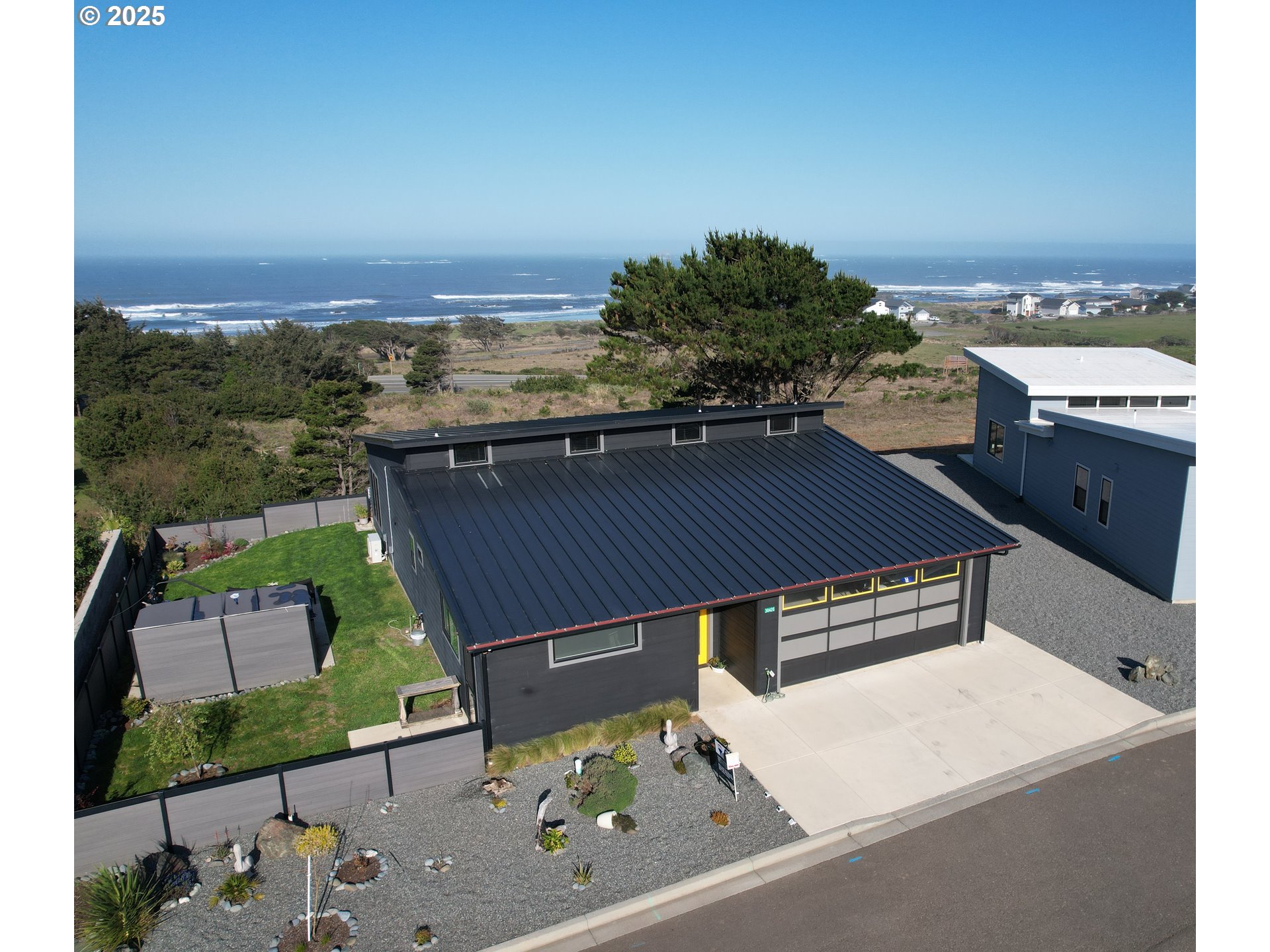 30420 Sawyer Way Gold Beach, OR 97444 - Photo 5 of 47 a view of a terrace with wooden floor and city view