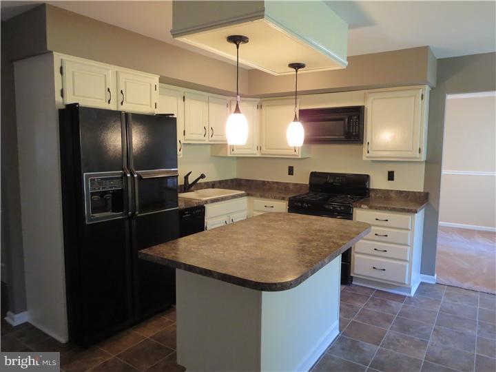 3040 Marcor Drive Sinking Spring, PA 19608 - Photo 6 of 25 Kitchen
