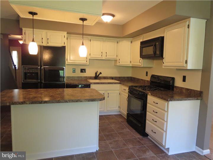 3040 Marcor Drive Sinking Spring, PA 19608 - Photo 7 of 25 Kitchen