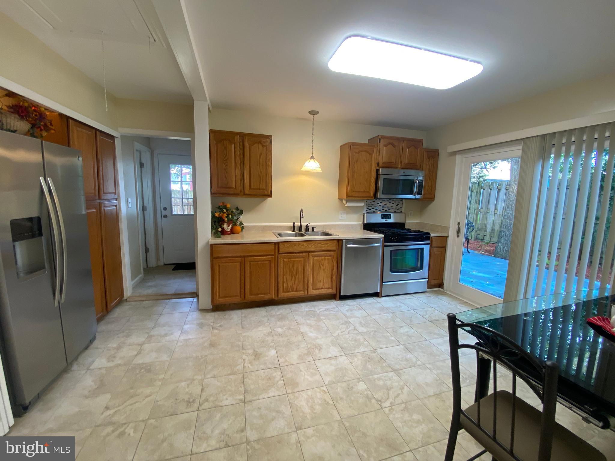 2725 Randolph Road Silver Spring, MD 20902 - Photo 11 of 48 Kitchen/dining area