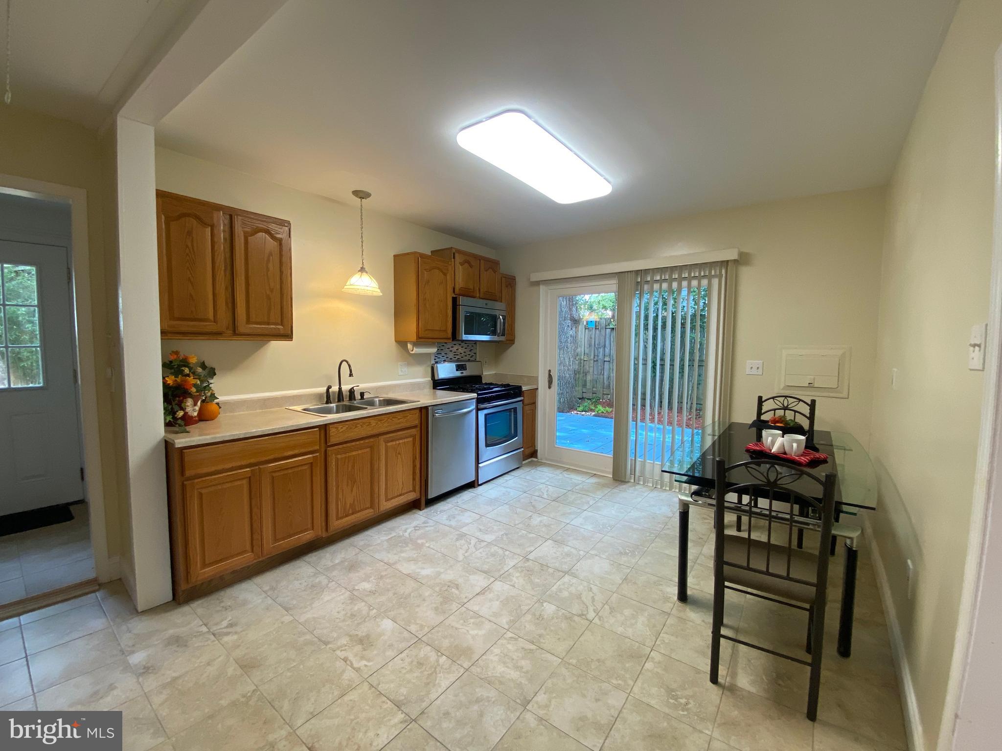 2725 Randolph Road Silver Spring, MD 20902 - Photo 12 of 48 Kitchen/dining area