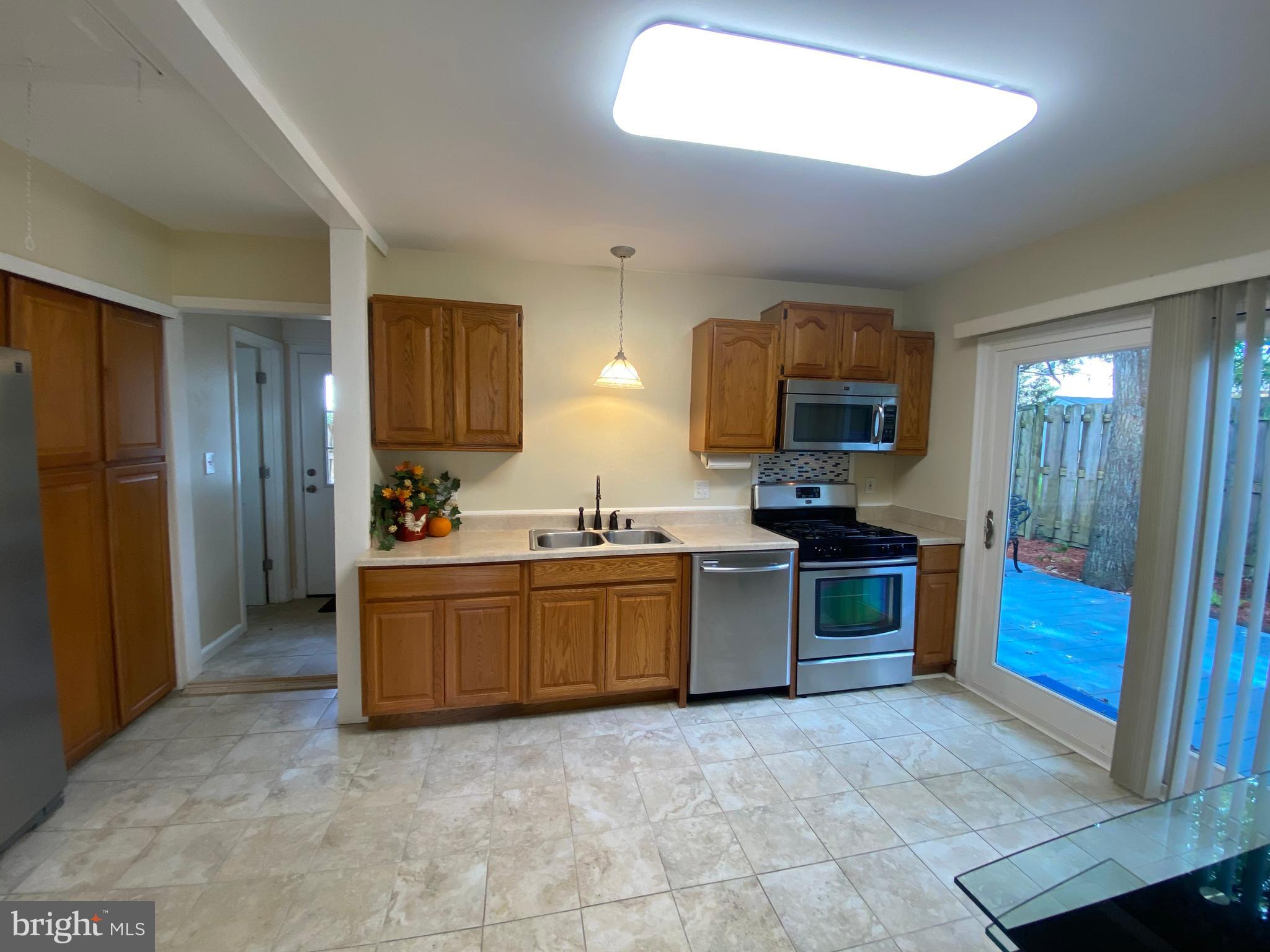 2725 Randolph Road Silver Spring, MD 20902 - Photo 13 of 48 Kitchen/dining area