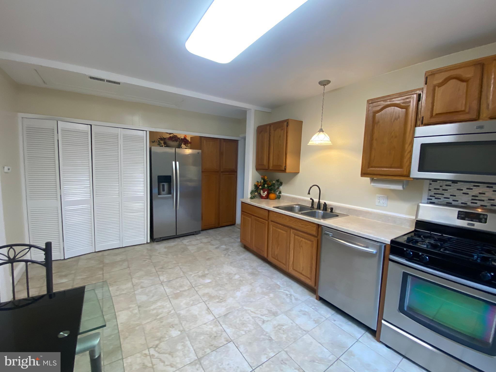 2725 Randolph Road Silver Spring, MD 20902 - Photo 14 of 48 Kitchen/dining area