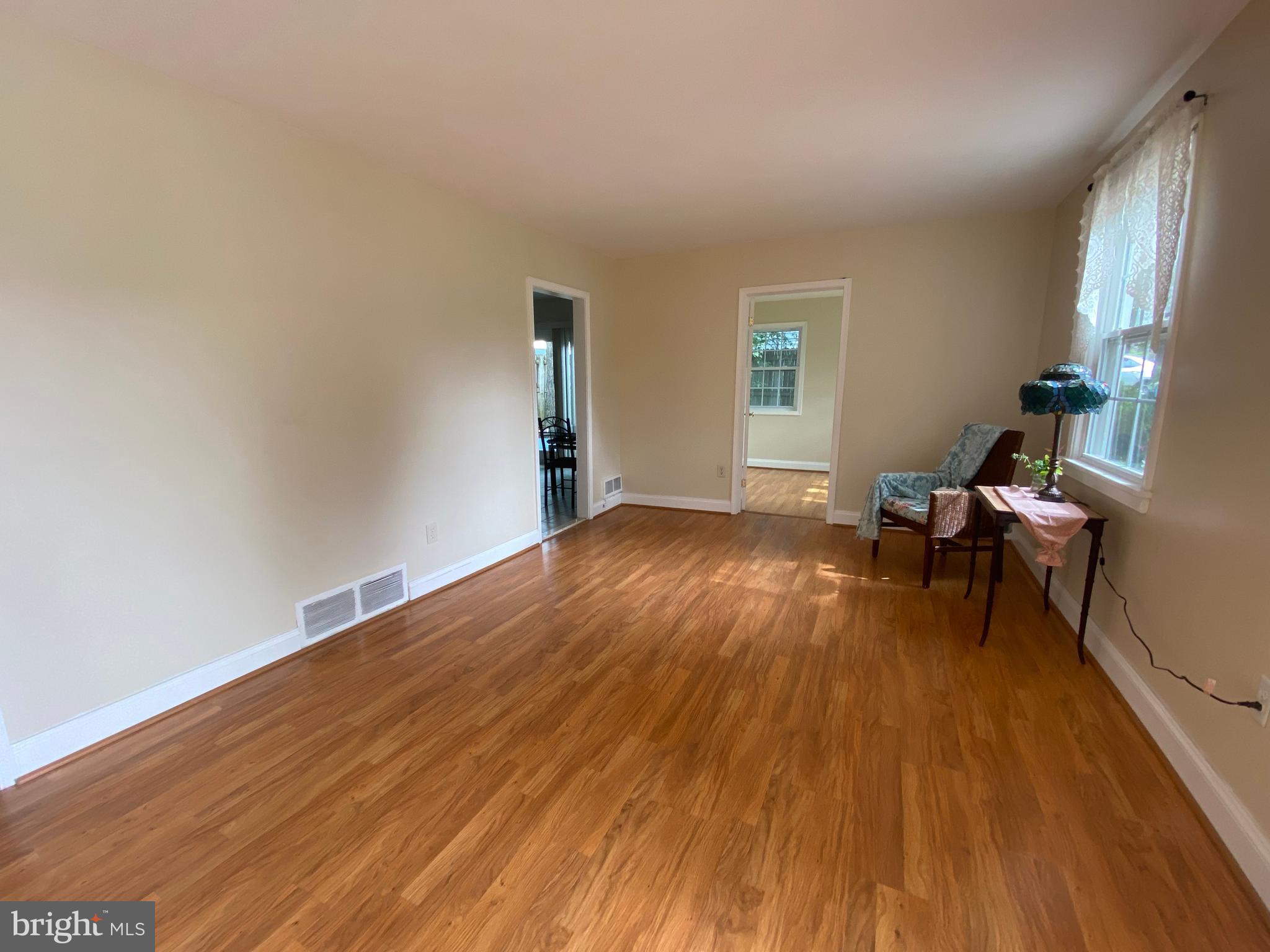 2725 Randolph Road Silver Spring, MD 20902 - Photo 4 of 48 Livingroom