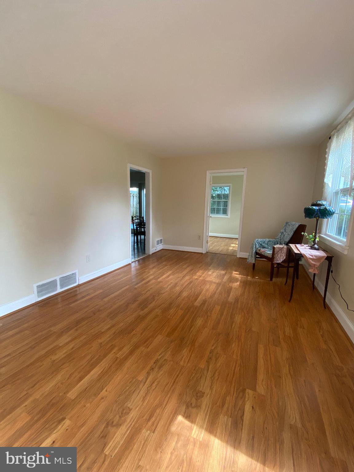 2725 Randolph Road Silver Spring, MD 20902 - Photo 5 of 48 Livingroom