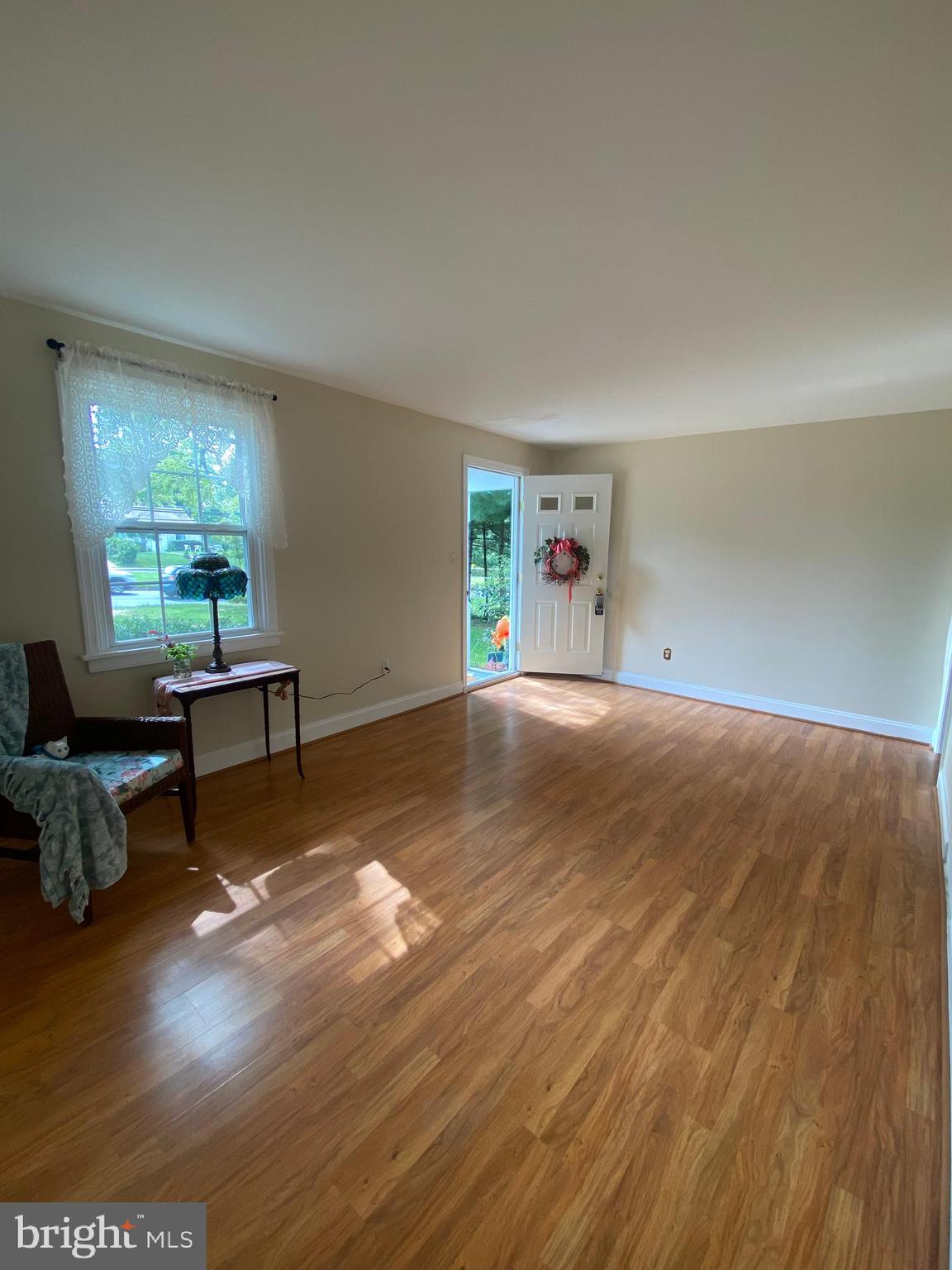 2725 Randolph Road Silver Spring, MD 20902 - Photo 7 of 48 Livingroom