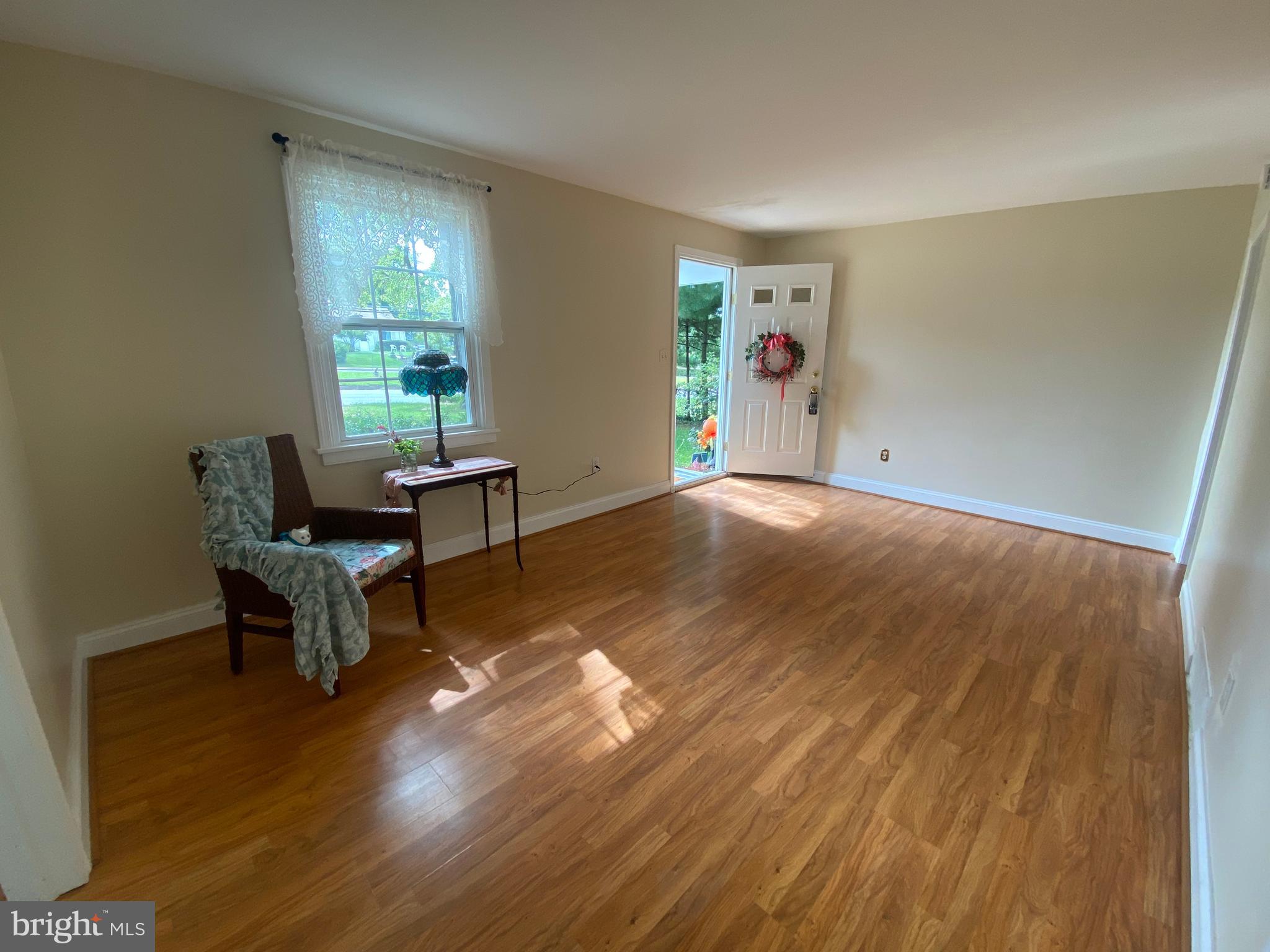 2725 Randolph Road Silver Spring, MD 20902 - Photo 8 of 48 Livingroom