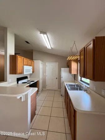 $2,050 | 2540 Alicia Lane, Melbourne, FL 32935