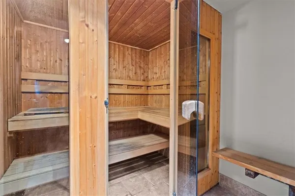 $222,000 | 600 Admiral Boulevard, Unit 507, Kansas City, MO 64106