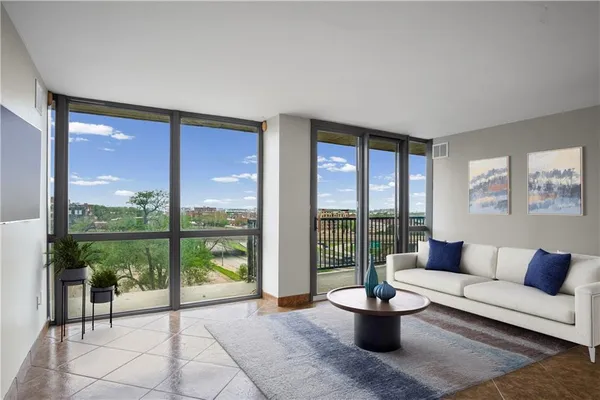 $222,000 | 600 Admiral Boulevard, Unit 507, Kansas City, MO 64106