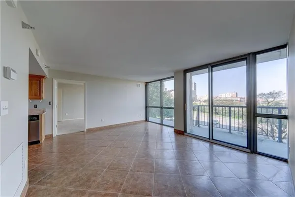 $222,000 | 600 Admiral Boulevard, Unit 507, Kansas City, MO 64106