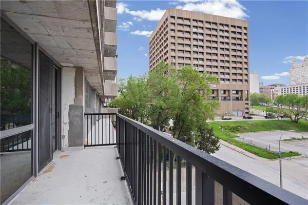 $222,000 | 600 Admiral Boulevard, Unit 507, Kansas City, MO 64106