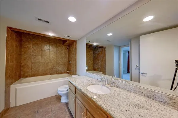 $222,000 | 600 Admiral Boulevard, Unit 507, Kansas City, MO 64106