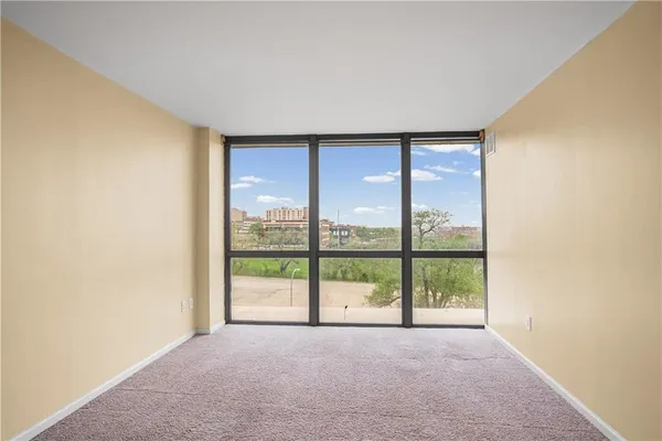 $222,000 | 600 Admiral Boulevard, Unit 507, Kansas City, MO 64106