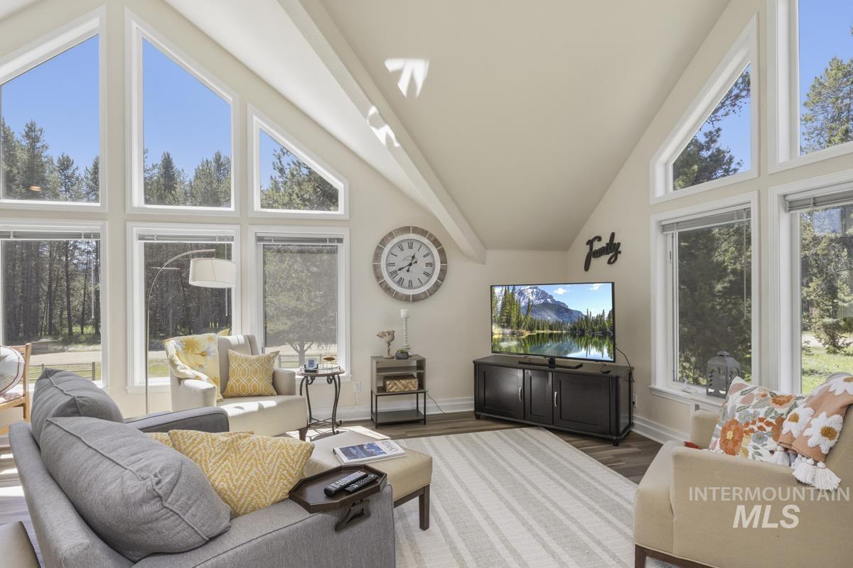 79 Sun Valley Place Cascade, ID 83611 - Photo 4 of 33
