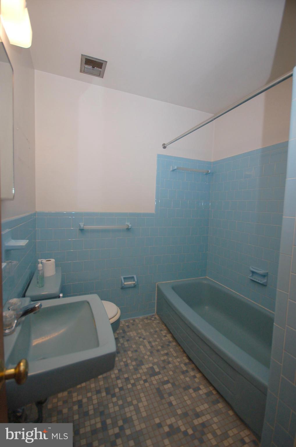 1001 Gold Mine Road Brookeville, MD 20833 - Photo 10 of 17 Hall Bath