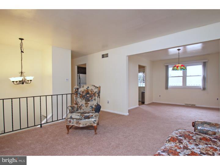 1205 Woodridge Road Coatesville, PA 19320 - Photo 6 of 24 Living Room
