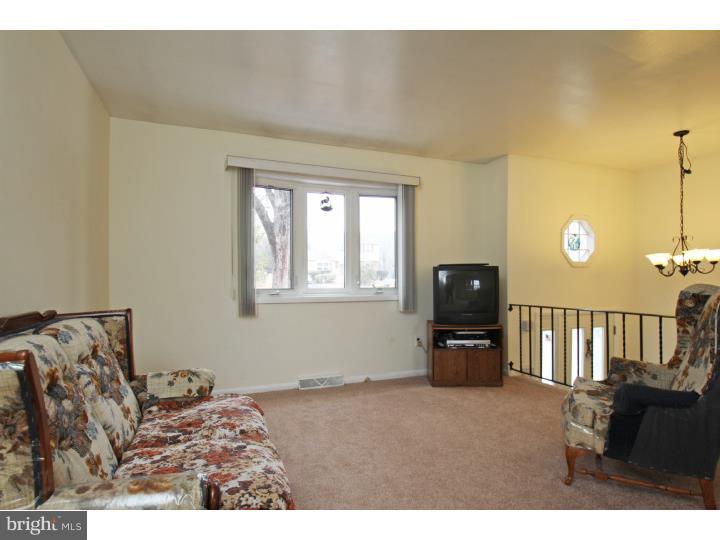 1205 Woodridge Road Coatesville, PA 19320 - Photo 7 of 24 Living Room