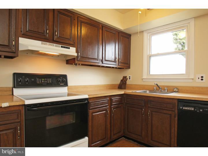 1205 Woodridge Road Coatesville, PA 19320 - Photo 10 of 24 Kitchen
