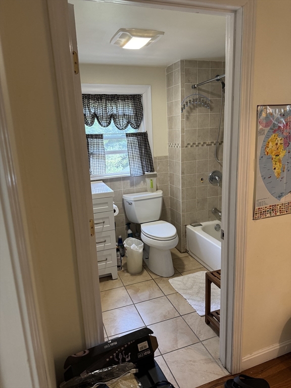 8 Heritage Road, Unit 1 Pelham, NH 03076 - Photo 5 of 13 a bathroom with a toilet and a shower
