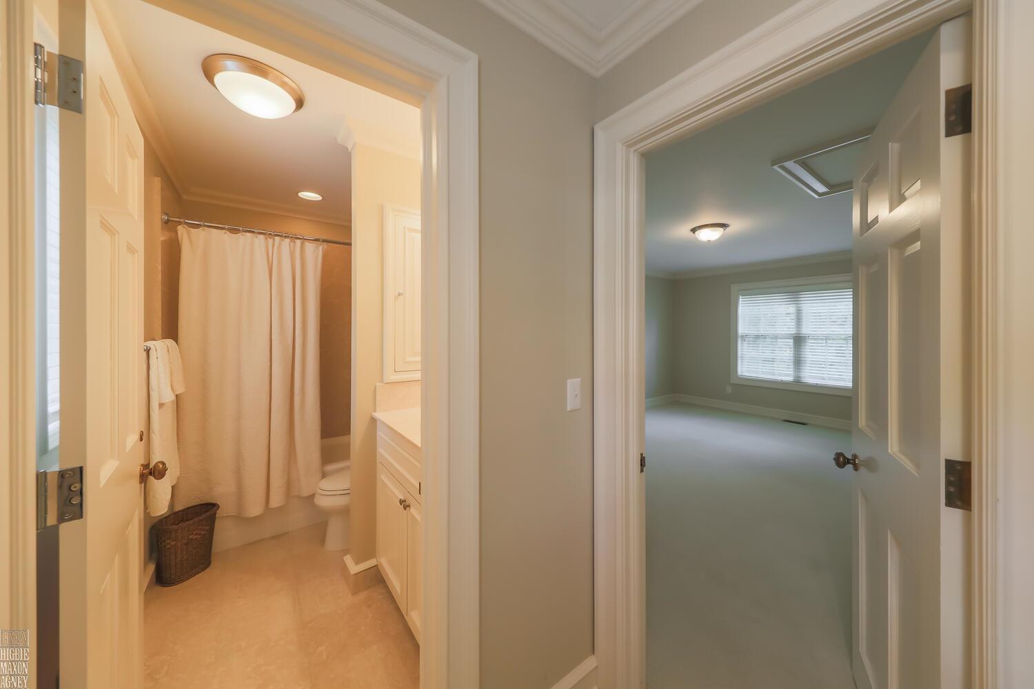 180 Provencal Road Grosse Pointe, MI 48236 - Photo 37 of 99 50142125-267875a7-8773-47d9-be4f-dd38f314c020.JPG