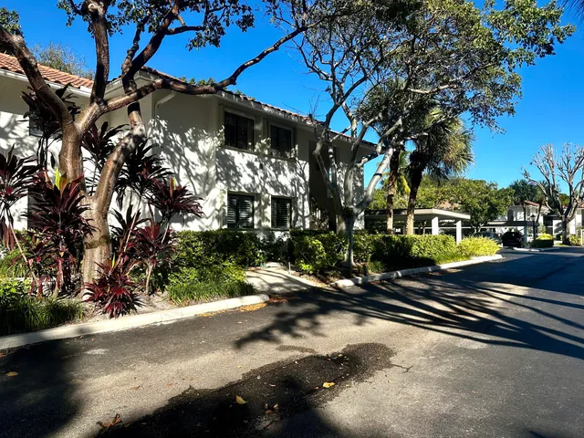 $375,000 | 25 Pelican Pointe Drive, Unit 201, Delray Beach, FL 33483