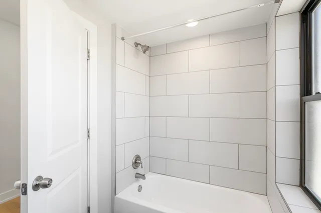$1,307 | 6026 North Winthrop Avenue, Unit 2D, Chicago, IL 60660