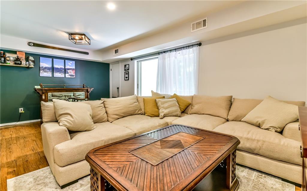553 Sloop Road, Unit 38 Pittsburgh, PA 15237 - Photo 9 of 22 Living room and Dining/Bar area