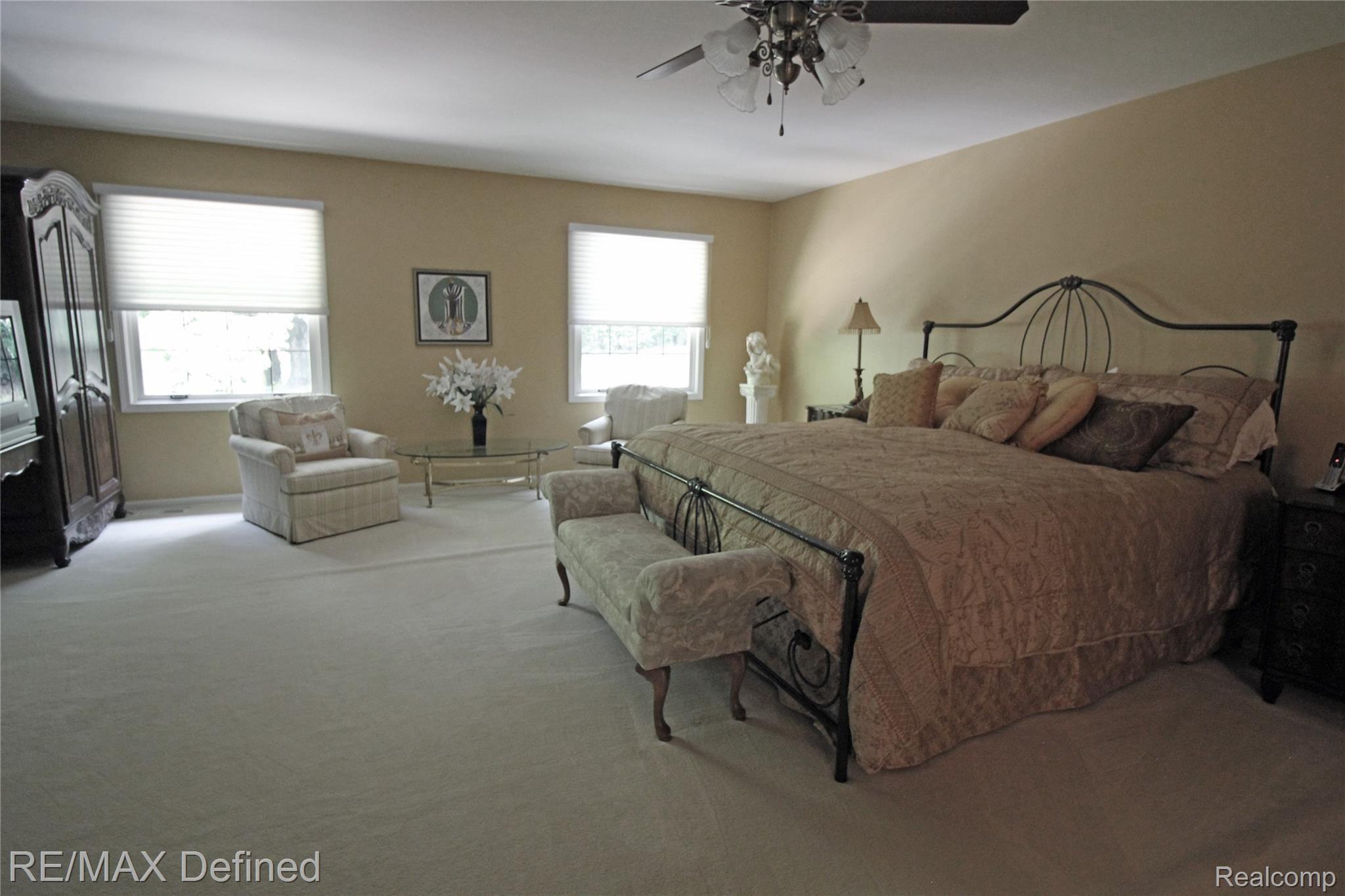 1360 Kingsview Avenue Rochester, MI 48309 - Photo 14 of 27 Expansive Master Suite