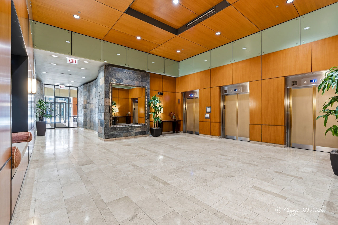 208 West Washington Street, Unit 1007 Chicago, IL 60606 - Photo 2 of 18 a view of an entryway with a livingroom