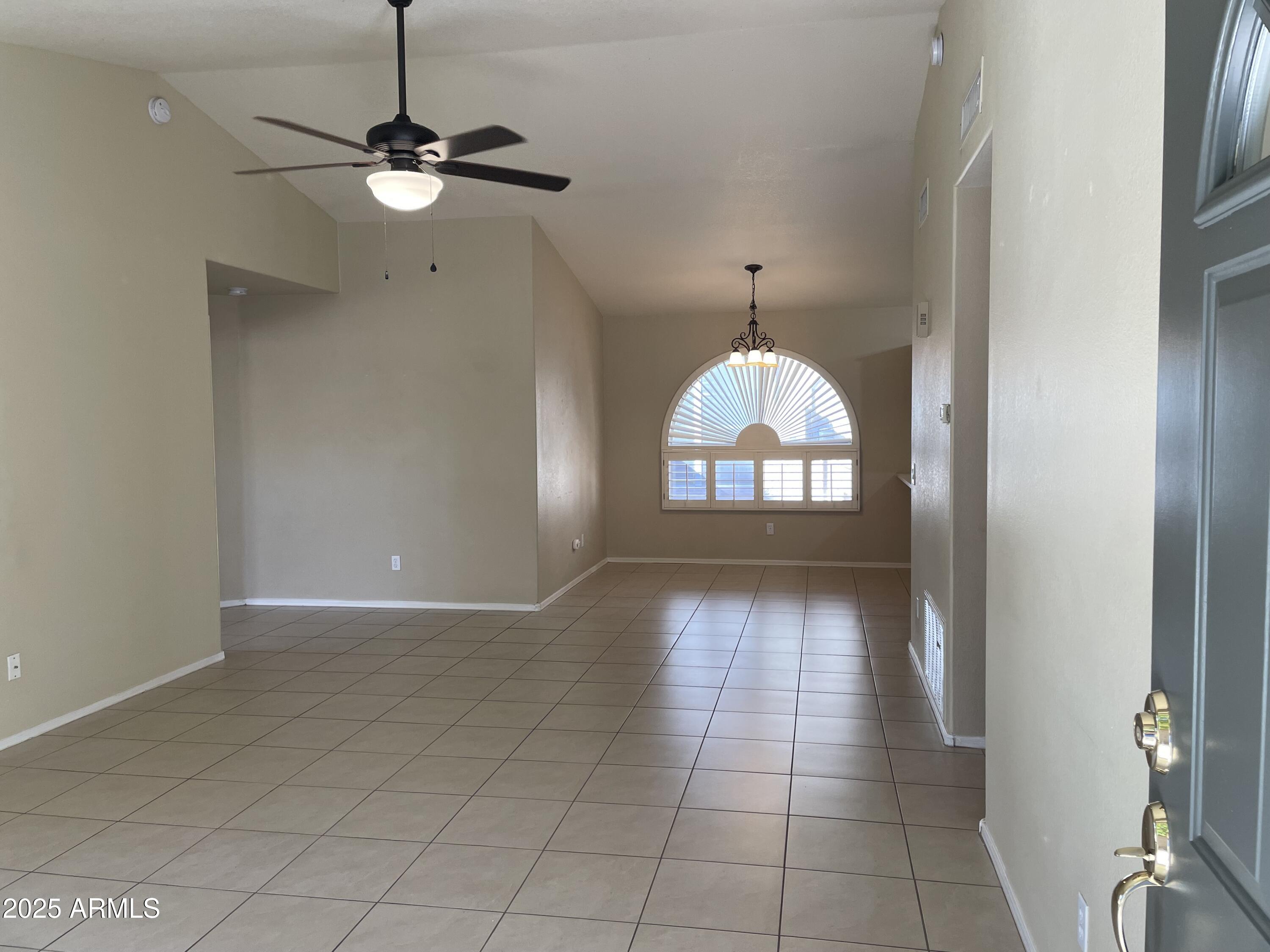8949 West Kathleen Road Peoria, AZ 85382 - Photo 4 of 28